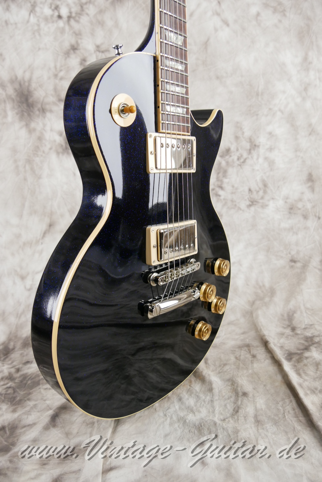 Gibson_Les Paul_Standard_Custom_Shop_edition_dark_blue_sparkle_1993-009.JPG